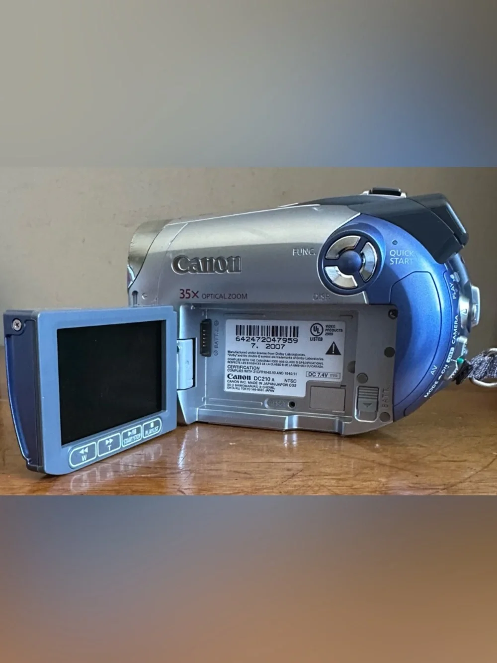 Canon DC210A DVD 35x Optical Zoom 1000x Digital Zoom Video Handycam Camcorder